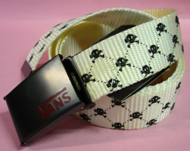 Skully button wht
